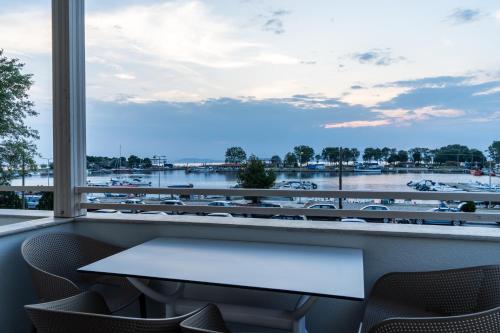 NERO SEASCAPE SUITES in 法拿里