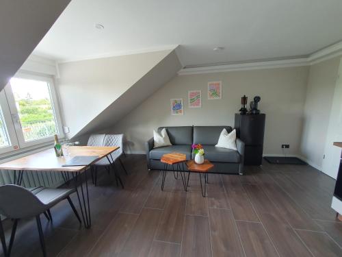 Neumühler Hof - moderne Ferienwohnung "Janica" mit entspannte Lage, kurze Fahrt zur Stadt mit kostenfreien Wlan und Netflix - Gammelin
