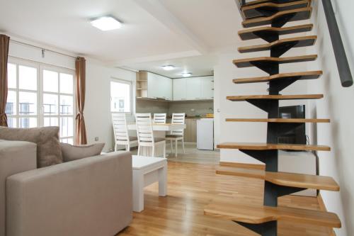 Central Park Apartments - image 13