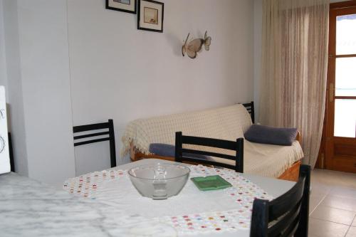 One-Bedroom Apartment image 6