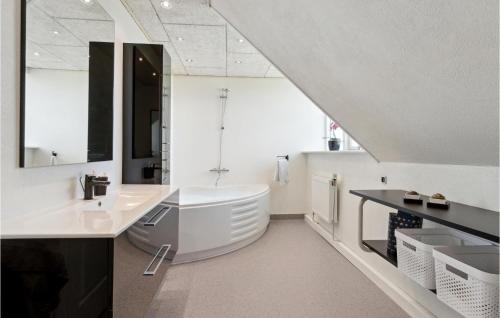 Bathroom, Beautiful Home In Farsø With Kitchen in Gatten