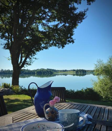 Oprema, Private lakefront property in Kneippen