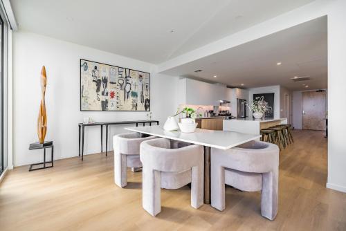 @ Marbella Lane - Penthouse w/ City & Ocean Views thumb 2