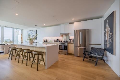 @ Marbella Lane - Penthouse w/ City & Ocean Views thumb 3