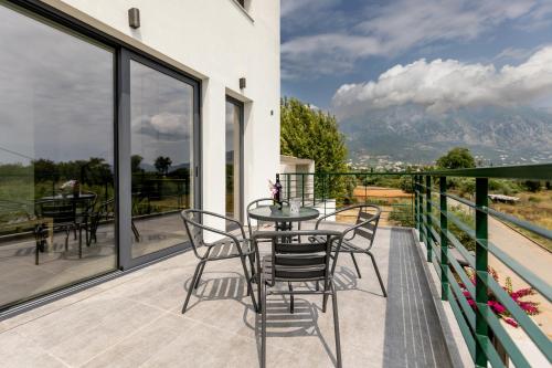 Pagani Green - Luxury Maisonette B2 in Pharae