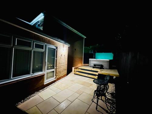 The Bear Loft Plus - Includes Hot Tub & Games Room in Chilcompton