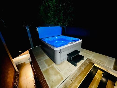 The Bear Loft Plus - Includes Hot Tub & Games Room