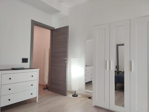 One-Bedroom Apartment image 8