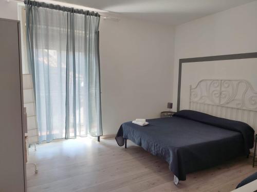 One-Bedroom Apartment image 3