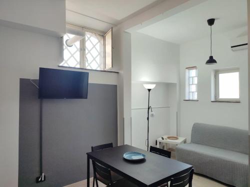 One-Bedroom Apartment image 2