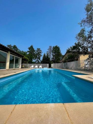 Maison avec piscine en Ardèche - Location saisonnière - Ucel