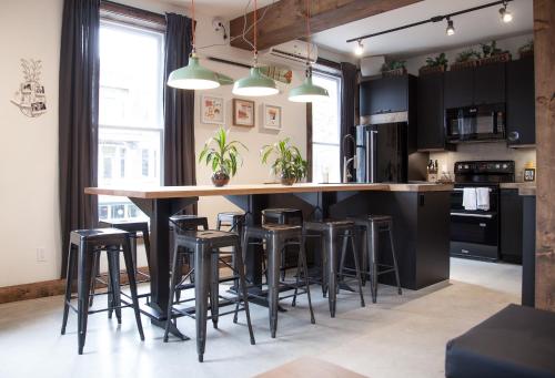 Le Bed & Cocktail - Appartement sur l'Avenue du Mont-Royal, Montreal