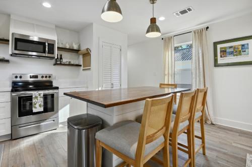 Vacation Rental Bay St Louis walk to beach, dining, shopping, and nightlife