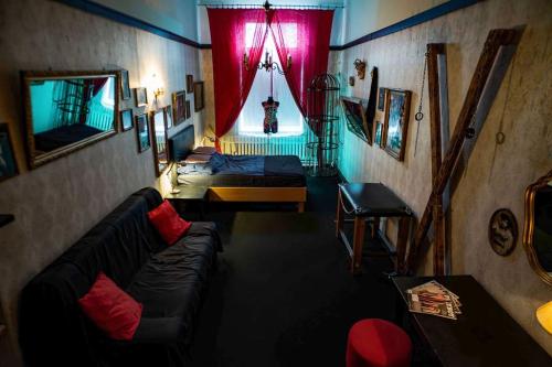 Vintage BDSM Kinky Apartment - ENTIRE 65m2 space for up to 6-guests - FULLY EQUIPPED, Wrocław