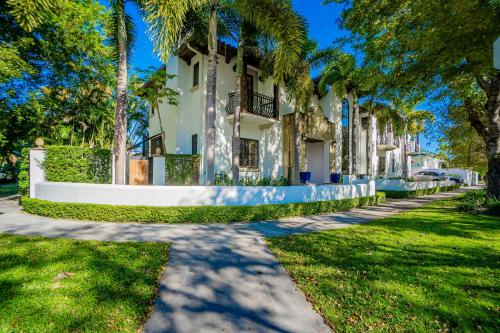 PERFECT FAMILY RETREAT IN MIAMI !!!!