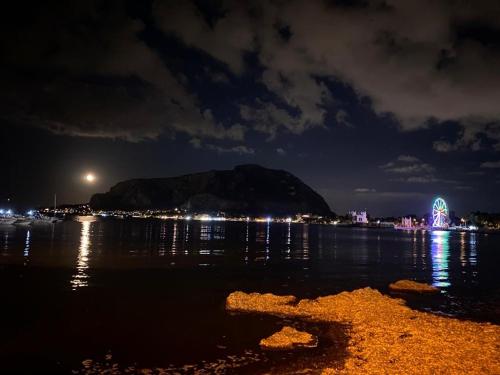 The White Sail - Mondello Apartment with Terrace - casa di vincenzo e andrea - image 2