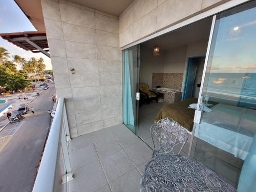 Luxury Suite with Spa Bath image 3
