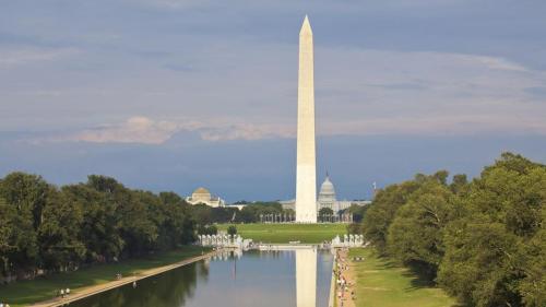 Walk to 2 metros, furnished studio, private, parking, wifi. in Arlington, USA