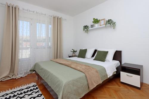 Two-Bedroom Apartment with Terrace and Sea View image 6