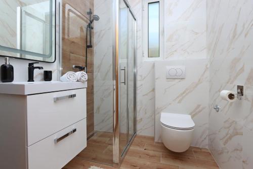Two-Bedroom Apartment with Terrace and Sea View image 10