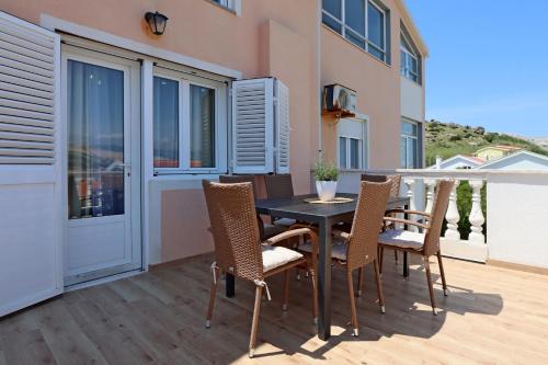 Two-Bedroom Apartment with Terrace and Sea View image 3