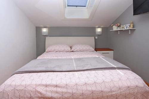 Three-Bedroom Apartment with Terrace and Sea View image 10
