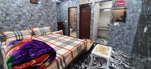 Aggarwal luxury room with private kitchen washroom and balcony along with fridge, Ac, Android tv, wifi in main lajpat nagar