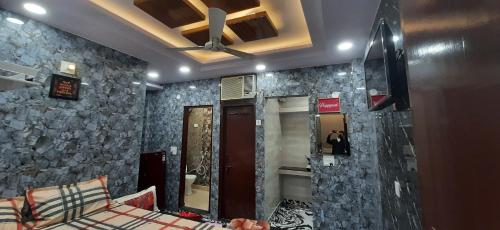 Aggarwal luxury room with private kitchen washroom and balcony along with fridge, Ac, Android tv, wifi in main lajpat nagar