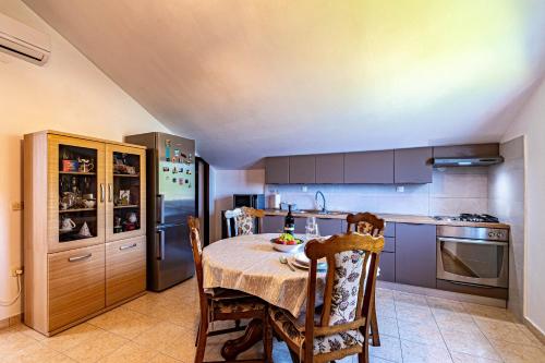 Apartments by the sea Tri Zala Korcula - 9237 - image 3
