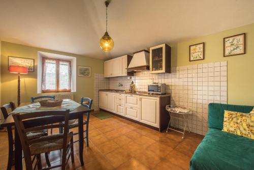 Large One-Bedroom Apartment (2 Adults)