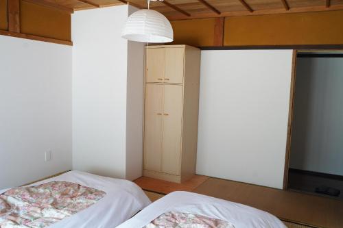 Standard Twin Room with Shared Bathroom