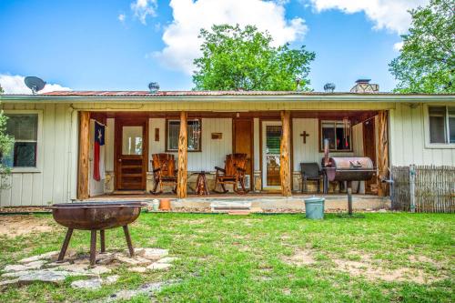 River Ridge Bandera Cabin in Bandera