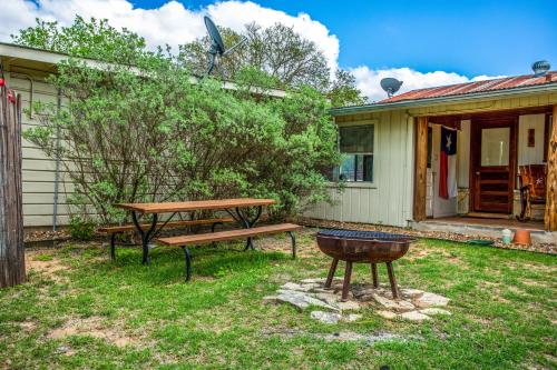 River Ridge Bandera Cabin in Bandera