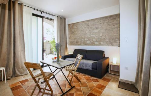 Awesome Apartment In St Restitut With Wifi - Location saisonnière - Saint-Restitut