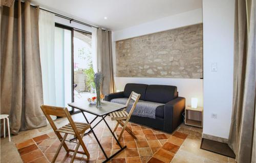 Nice Apartment In St Restitut With Wifi in Saint-Restitut