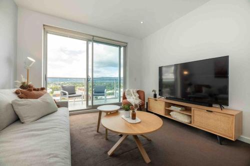 City apartment, pool & carpark - Kent Town