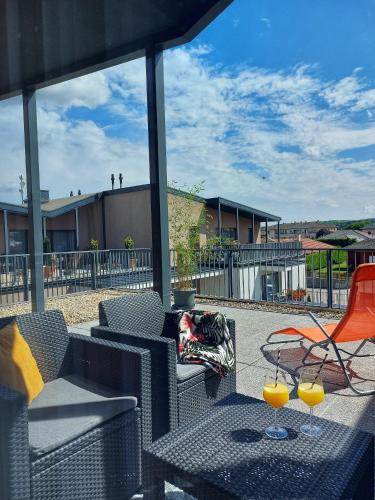 Paskom Apartmanház (Paskom Apartmanhaz) in เซเกสเฟแฮร์วาร์