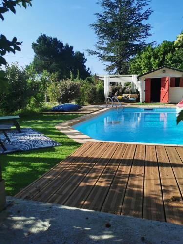 Dépendance cosy entre jardin privé et piscine partagée gîte à louer Saint-Pierre