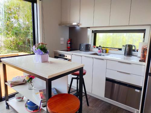 Mutfak, Secluded, private rural retreat mins from Warkworth -"Avondale" Minihouse in Warkworth