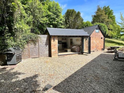 Secluded Cottage in Kent AONB