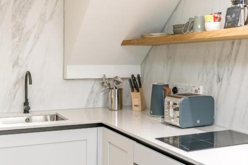 Richmond Place Apartments - image 3