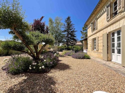 Studio with AC, pool & garden, 2km St Emilion