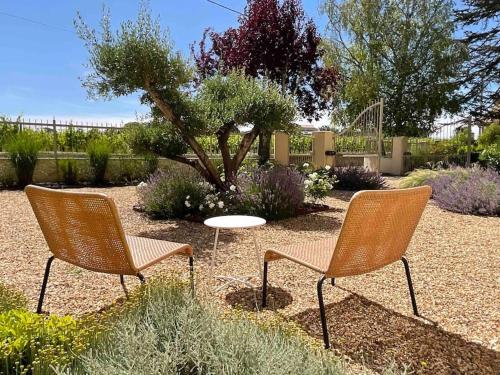 Studio with AC, pool & garden, 2km St Emilion