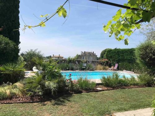 Studio with AC, pool & garden, 2km St Emilion