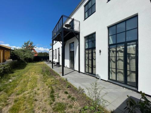Cozy and Bright Apartments with Private Car Park 3