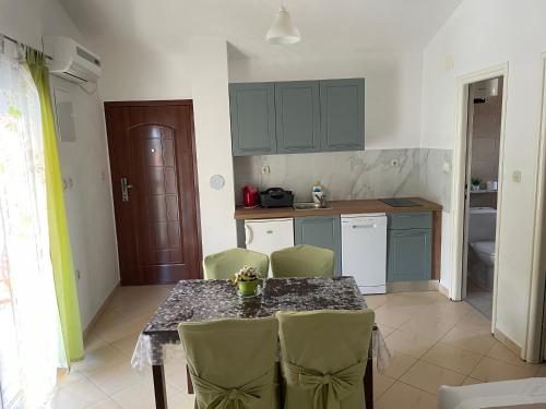 Apartments Mais Tisno - image 3