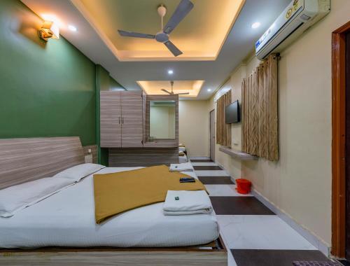 Hotel RadhaKrishna-Couple Friendly