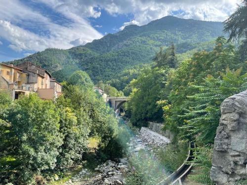 Studio cosy ☆☆☆ au coeur de la Vallée de la Rotja (Studio cosy ☆☆☆ au coeur de la Vallee de la Rotja) in Sahorre
