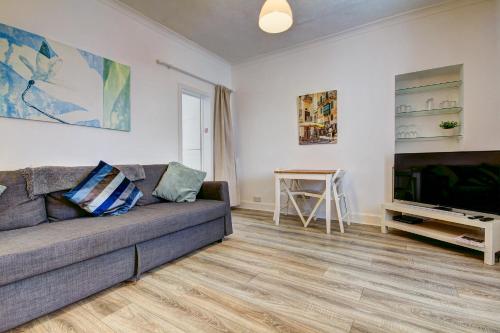 Apartment Caerlaverock Road 1
