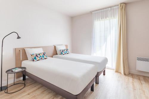 2 twin beds